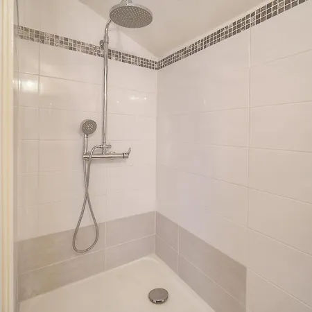 דירה Frgk Spacious 100 Sqm Loft With Terrace 2 Ensuite קאן